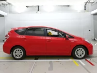 Toyota PRIUS ALPHA лот № 30052 оценка 3.5  с аукциона в Японии 2