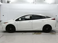 Toyota PRIUS PHV лот № 30054 оценка 4  с аукциона в Японии 3