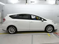 Toyota PRIUS ALPHA лот № 30015 оценка 3.5  с аукциона в Японии 2