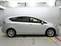 Toyota PRIUS ALPHA лот № 30030 оценка 4  с аукциона в Японии 2