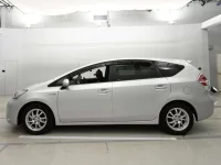 Toyota PRIUS ALPHA лот № 30030 оценка 4  с аукциона в Японии 3