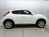 Nissan JUKE лот № 30043 оценка 4  с аукциона в Японии 2