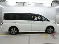 Honda STEP WAGON лот № 90103 оценка 3.5  с аукциона в Японии 2