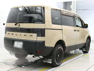 Mitsubishi Delica D:5