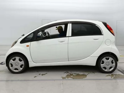 Mitsubishi i