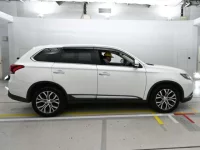 Mitsubishi OUTLANDER лот № 30201 оценка 4.5  с аукциона в Японии 2
