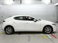 Mazda MAZDA3 лот № 30083 оценка 4  с аукциона в Японии 2
