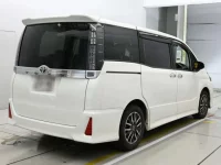 Toyota VOXY лот № 30058 оценка 3.5  с аукциона в Японии 1
