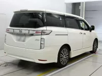 Nissan ELGRAND лот № 30142 оценка 4  с аукциона в Японии 1