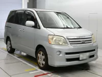 Toyota NOAH лот № 30309 оценка 3  с аукциона в Японии 4