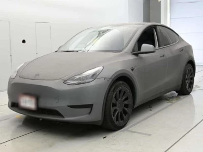 Tesla MODELY