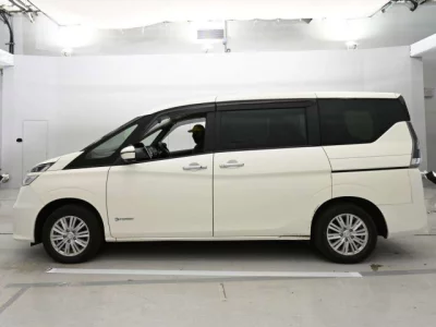 Nissan SERENA  с аукциона в Японии