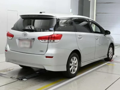 Toyota WISH  с аукциона в Японии