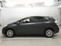 Toyota PRIUS ALPHA лот № 10156 оценка 3  с аукциона в Японии 3