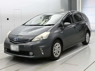 Toyota PRIUS ALPHA  с аукциона в Японии