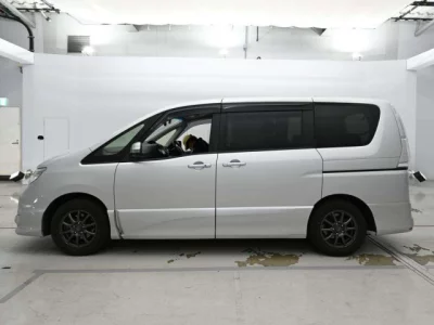 Nissan SERENA  с аукциона в Японии