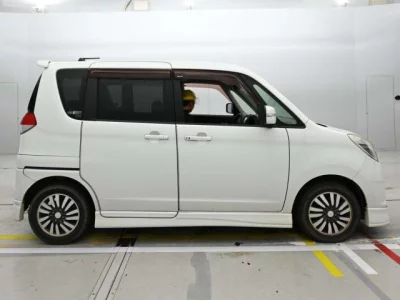 Mitsubishi DELICA D2