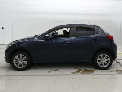 Mazda DEMIO  с аукциона в Японии