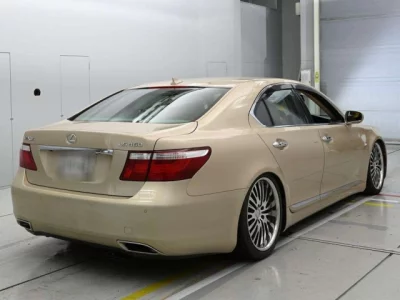 Lexus LS