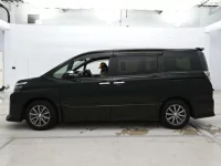 Toyota VOXY лот № 30603 оценка 3.5  с аукциона в Японии 3