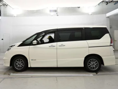 Nissan SERENA  с аукциона в Японии