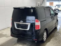 Toyota NOAH лот № 3057 оценка 3.5  с аукциона в Японии 1