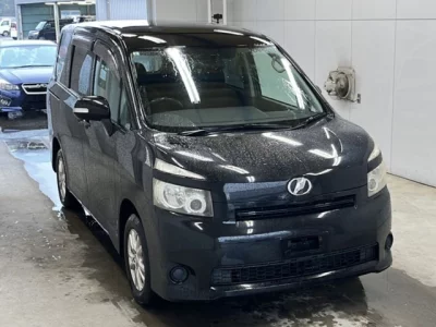 Toyota VOXY  с аукциона в Японии