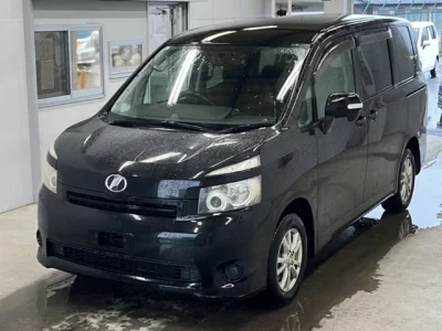 Toyota VOXY  с аукциона в Японии