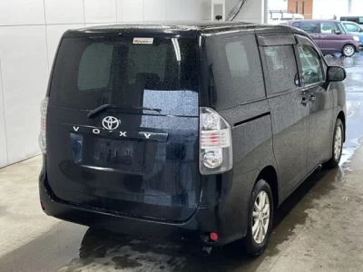 Toyota VOXY  с аукциона в Японии