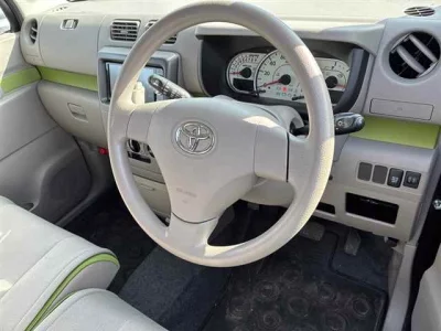 Toyota Pixis Space