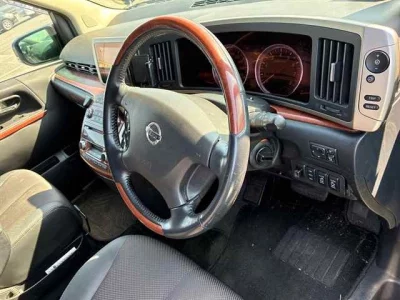 Nissan ELGRAND  с аукциона в Японии