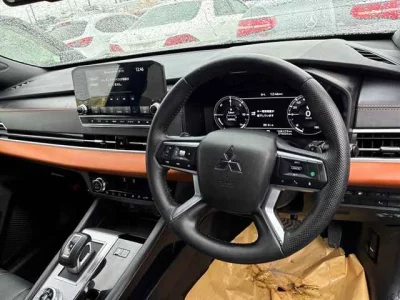 Mitsubishi OUTLANDER PHEV