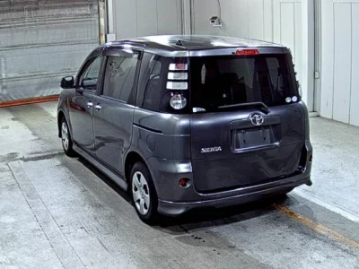 Toyota SIENTA  с аукциона в Японии