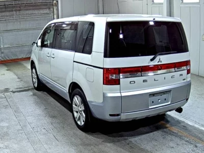 Mitsubishi DELICA D5  с аукциона в Японии
