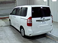 Toyota NOAH лот № 3004 оценка R  с аукциона в Японии 1