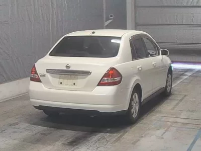 Nissan TIIDA LATIO  с аукциона в Японии