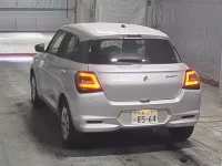 Suzuki SWIFT лот № 1050 оценка 5  с аукциона в Японии 7