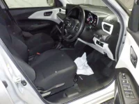 Suzuki SWIFT лот № 1050 оценка 5  с аукциона в Японии 2