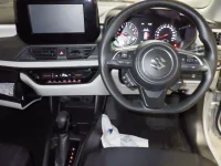 Suzuki SWIFT лот № 1050 оценка 5  с аукциона в Японии 3