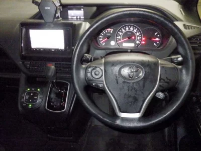 Toyota NOAH  с аукциона в Японии