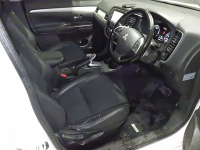 Mitsubishi OUTLANDER PHEV