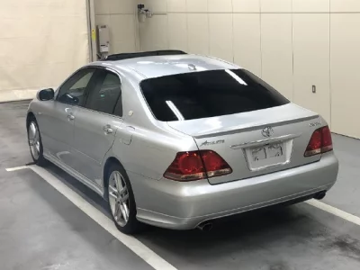 Toyota CROWN  с аукциона в Японии