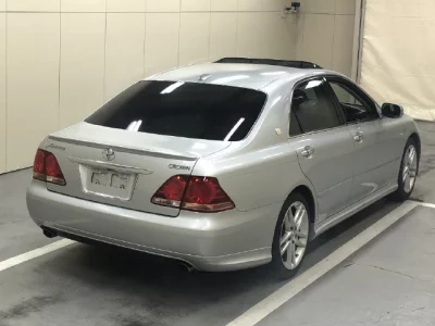 Toyota CROWN  с аукциона в Японии