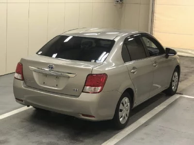Toyota COROLLA AXIO  с аукциона в Японии