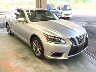 Lexus LS