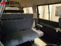 Toyota HIACE VAN лот № 105 оценка 3.5  с аукциона в Японии 6