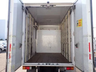 Toyota DYNA  с аукциона в Японии