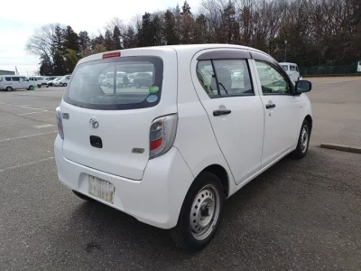 Toyota PIXIS EPOCH  с аукциона в Японии