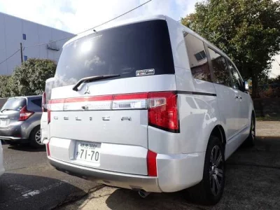 Mitsubishi DELICA D5