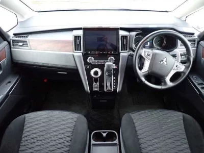 Mitsubishi DELICA D5